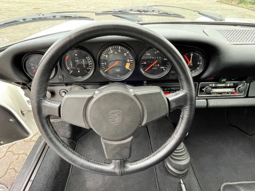 Porsche 911 Targa Image 6